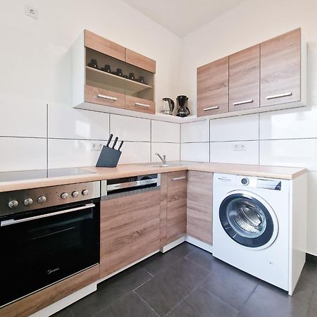 Raj Living - 1 Or 4 Room Apartments - 15 Min To Messe Dus - 10 Min Old Town Dus ดุสเซลดอร์ฟ ภายนอก รูปภาพ