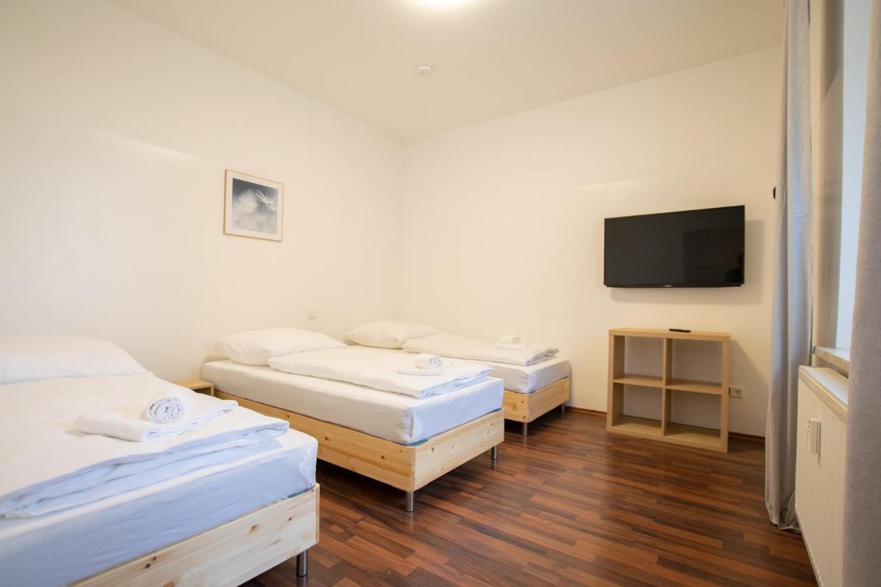 Raj Living - 1 Or 4 Room Apartments - 15 Min To Messe Dus - 10 Min Old Town Dus ดุสเซลดอร์ฟ ภายนอก รูปภาพ