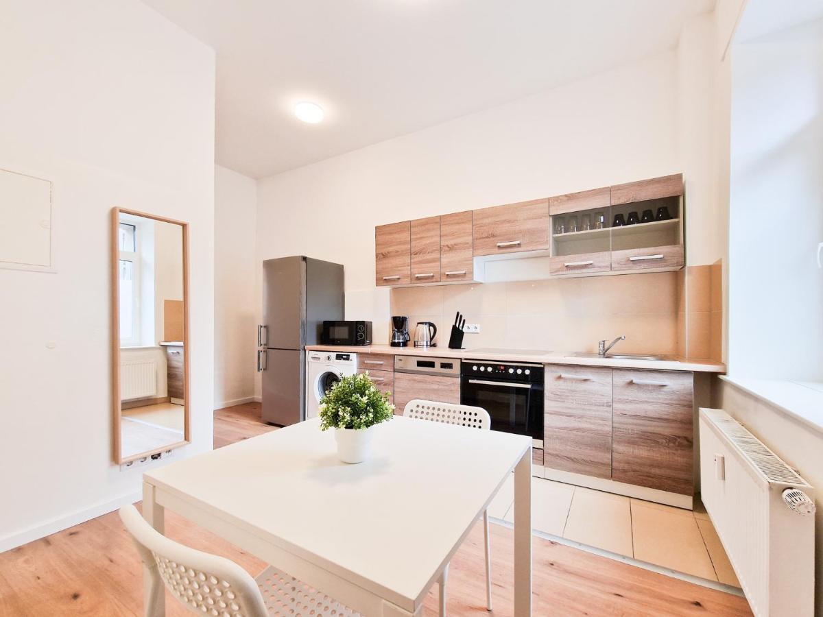 Raj Living - 1 Or 4 Room Apartments - 15 Min To Messe Dus - 10 Min Old Town Dus ดุสเซลดอร์ฟ ภายนอก รูปภาพ