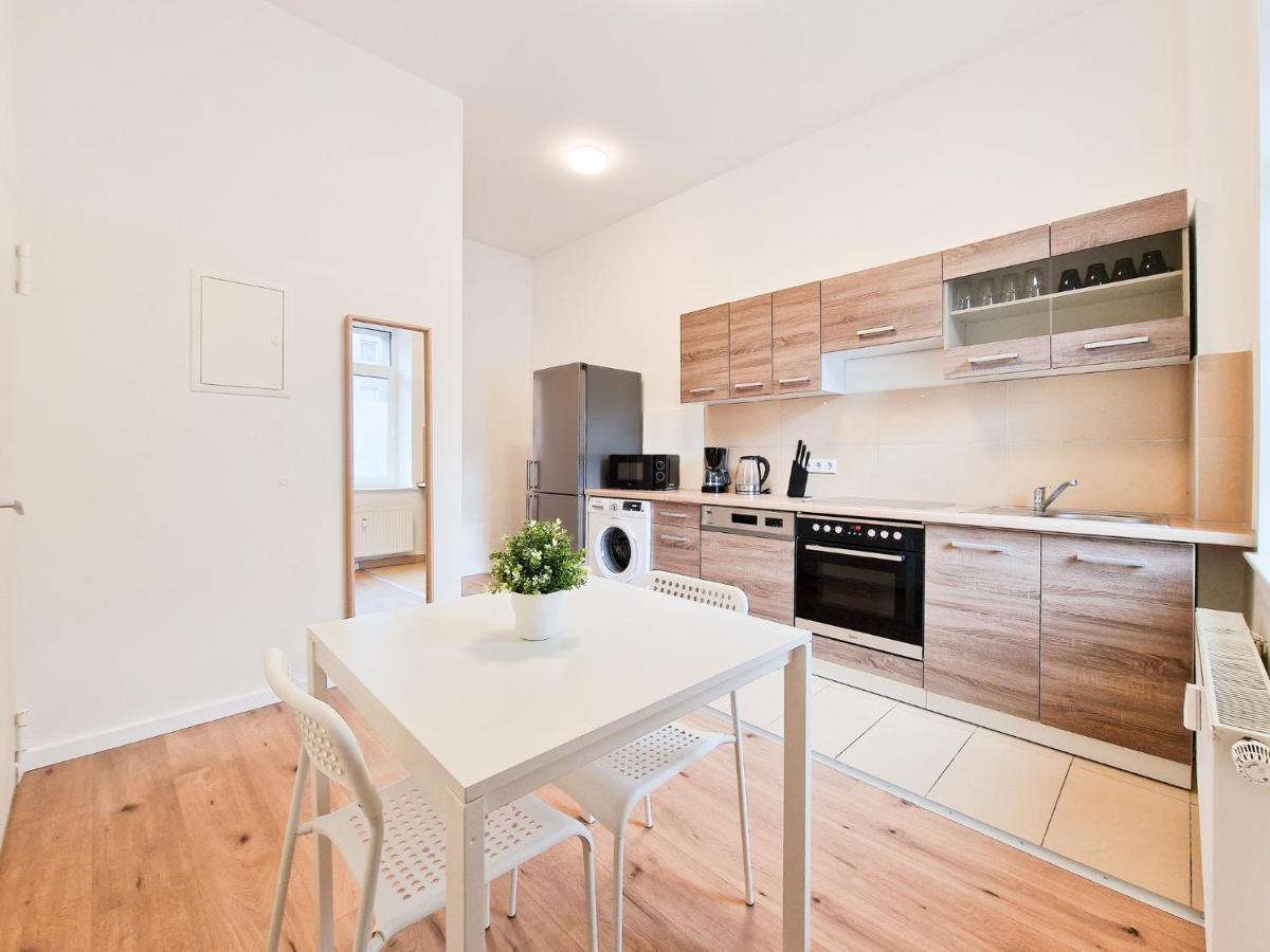 Raj Living - 1 Or 4 Room Apartments - 15 Min To Messe Dus - 10 Min Old Town Dus ดุสเซลดอร์ฟ ภายนอก รูปภาพ