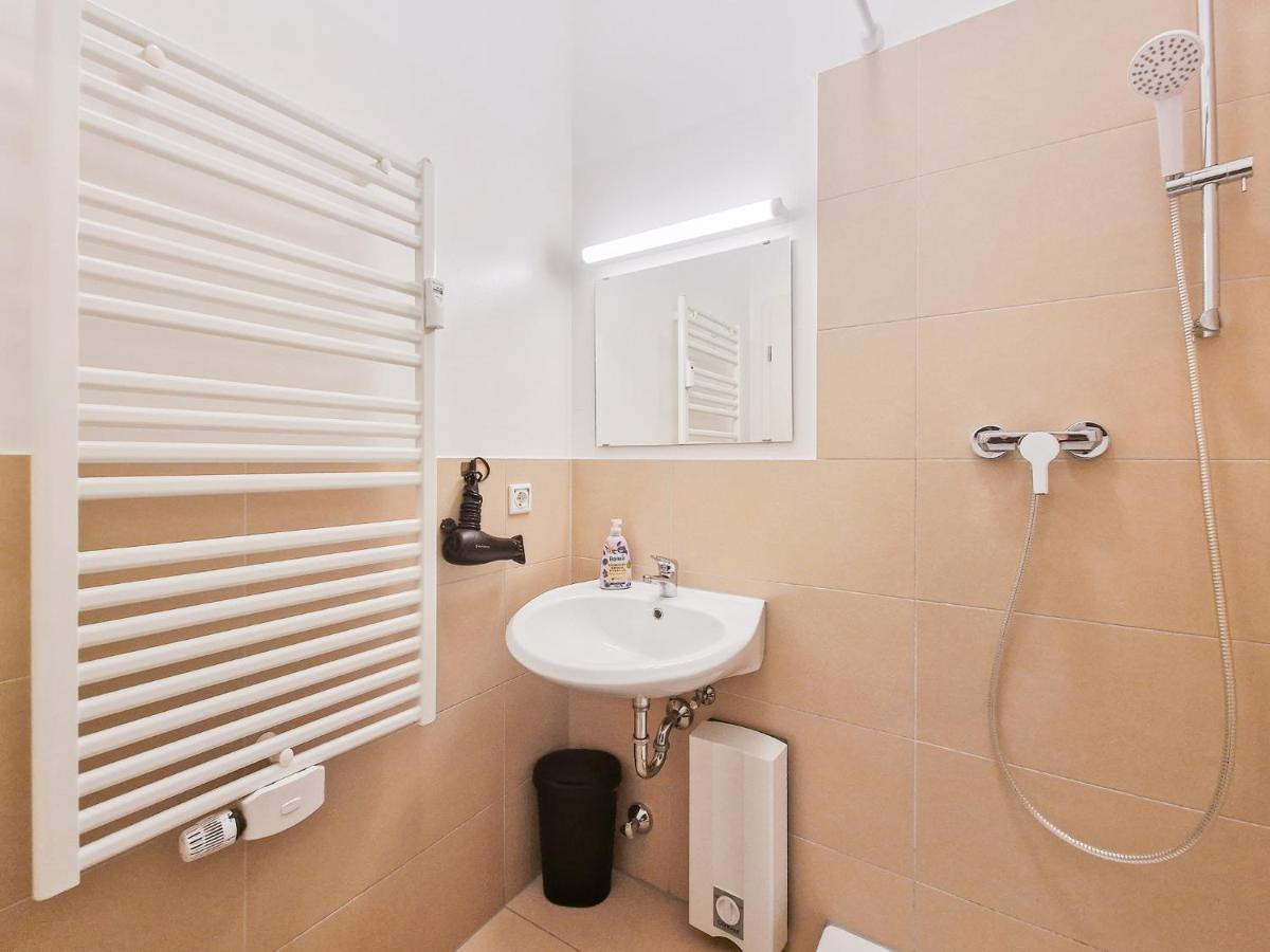 Raj Living - 1 Or 4 Room Apartments - 15 Min To Messe Dus - 10 Min Old Town Dus ดุสเซลดอร์ฟ ภายนอก รูปภาพ