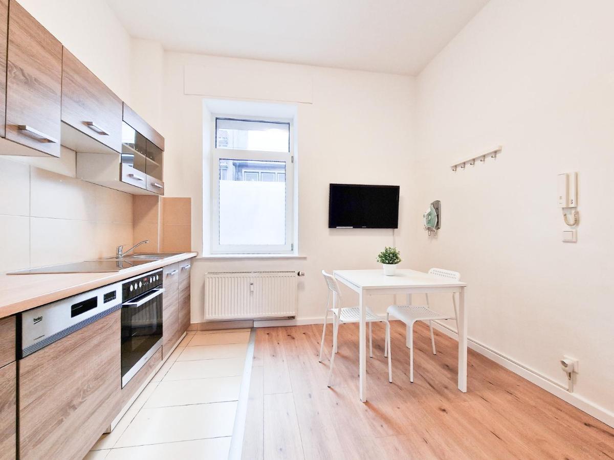 Raj Living - 1 Or 4 Room Apartments - 15 Min To Messe Dus - 10 Min Old Town Dus ดุสเซลดอร์ฟ ภายนอก รูปภาพ