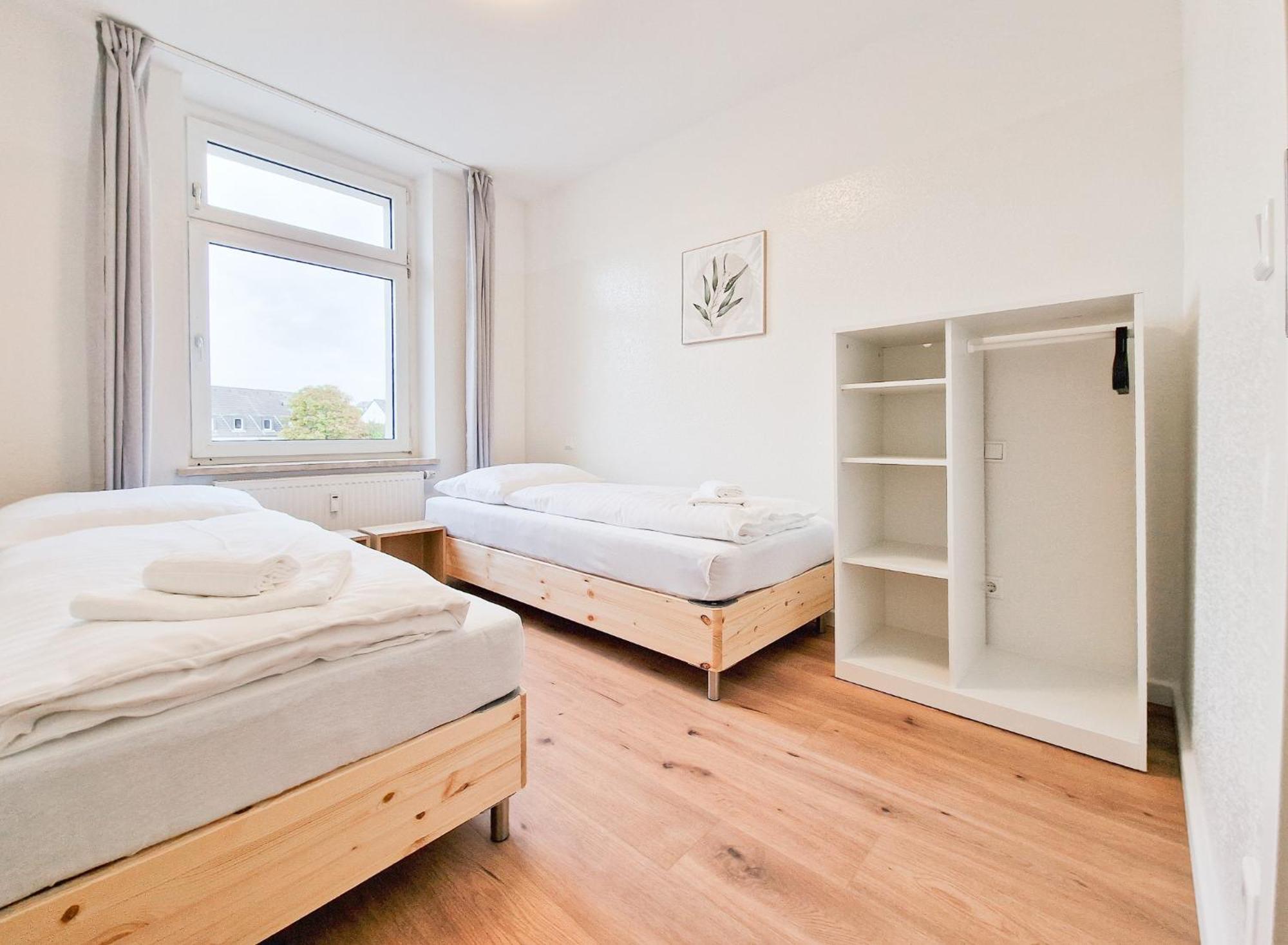 Raj Living - 1 Or 4 Room Apartments - 15 Min To Messe Dus - 10 Min Old Town Dus ดุสเซลดอร์ฟ ภายนอก รูปภาพ